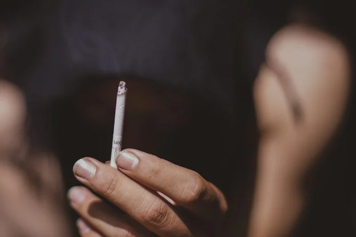 Fumatul creste riscul de a dezvolta cancer sau orice alta boala de inima Fumatul creste riscul de a dezvolta cancer sau orice alta boala de inima