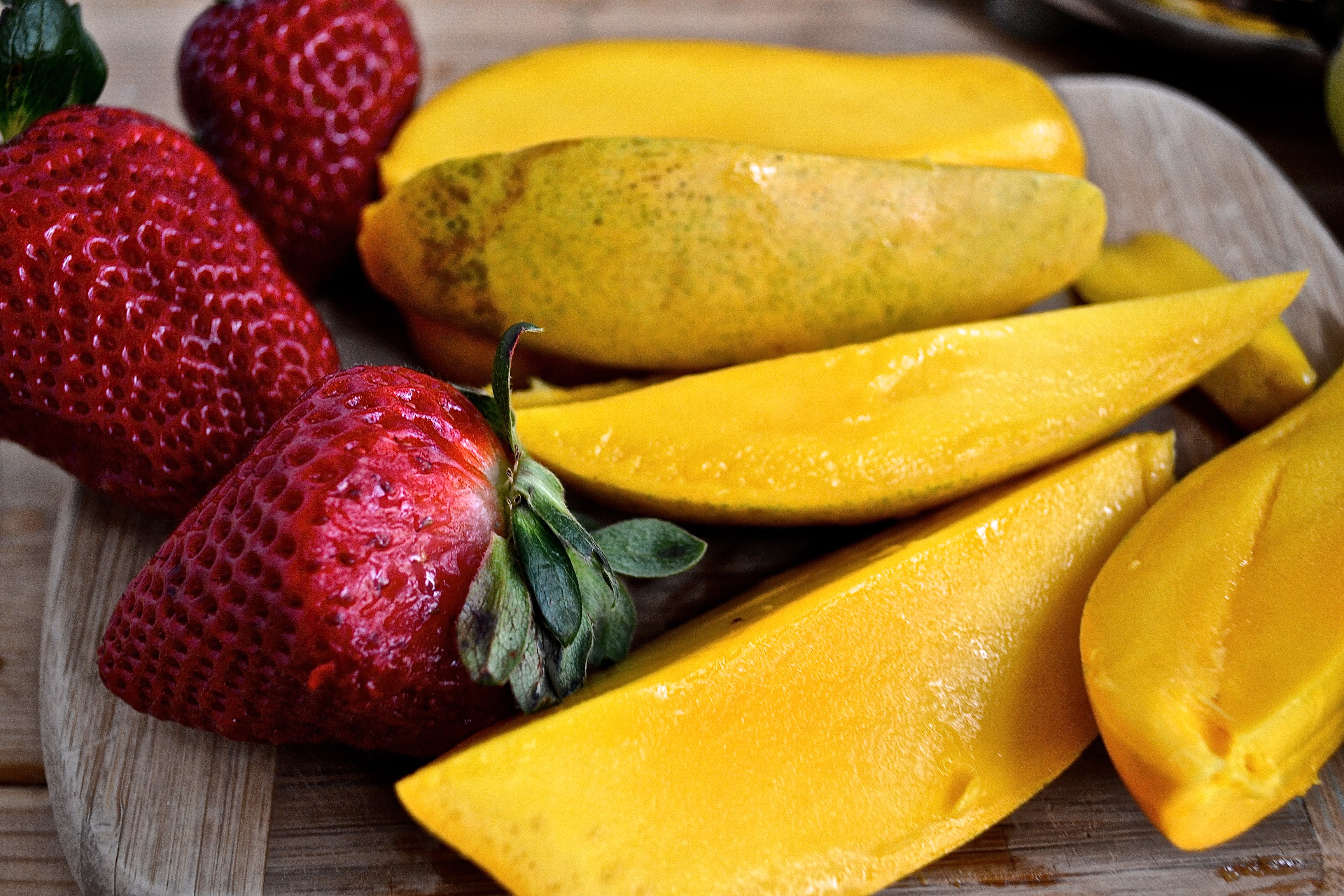 3-fructe-capsuni-si-mango