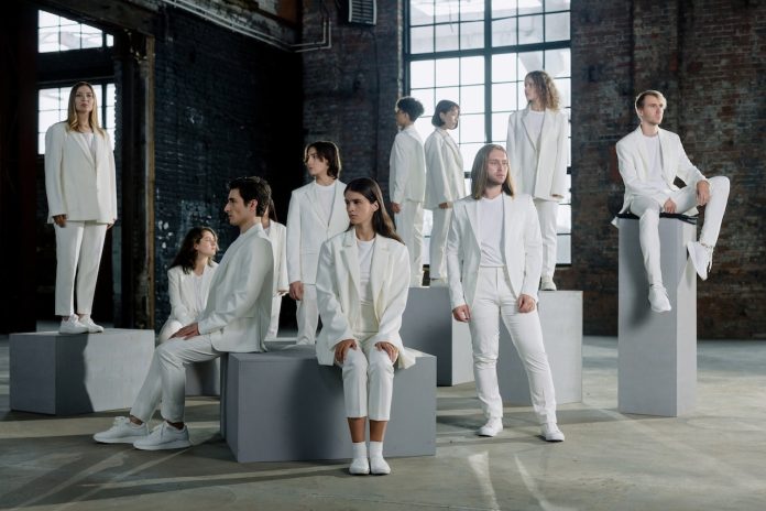 Albul este preferat în tendințele modei din acest an