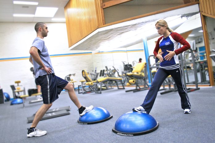 BOSU, echipament special de fitness pentru îmbunătățirea condiției fizice BOSU, echipament special de fitness pentru îmbunătățirea condiției fizice