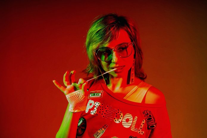 Culoarea neon revine în tendințele modei din vara anului 2014