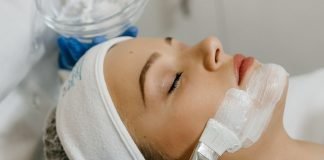 Mască facială pentru curățarea, albirea și relaxarea tenului Mască facială pentru curățarea, albirea și relaxarea tenului