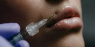 Botox-ul folosit în cosmetică pentru eliminarea ridurilor este o neurotoxina secretată de bacteria Clostridium botulinum