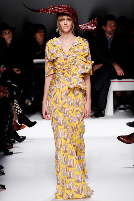 Pălărie extravagantă asortată cu rochia, Foto: melrosenow.com