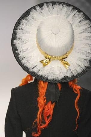 Pălărie modernă in 2014, Foto: vogue.co.uk