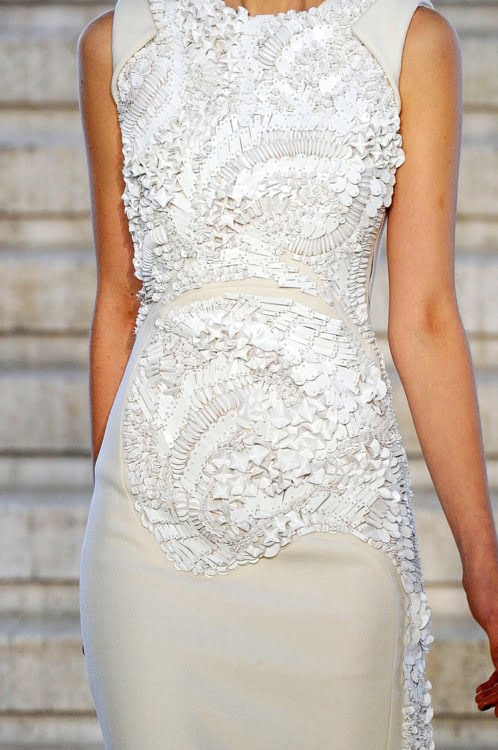 Rochie albă realizată de Antonio Berardi, Foto: blog.renate-exclusive.com