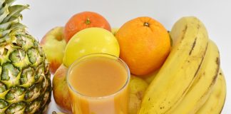 Sucul din fructe tropicale și măcriș are efect calmant pentru gazele intestinale