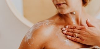 Cum poți scăpa de ridurile de pe gât și decolteu? Cum poți scăpa de ridurile de pe gât și decolteu