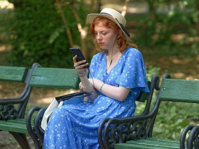 Albastrul, culoarea la modă în vara anului 2014