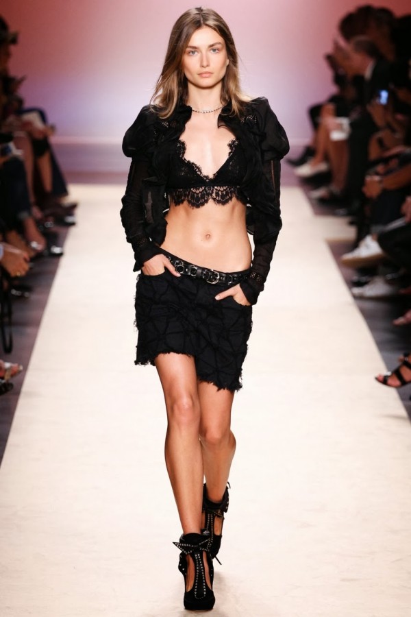 Aplicații din dantelă neagră, Foto: tatajazzblog.blogspot.ro