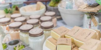 Băile de plante calmează durerile produse de arsuri solare