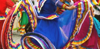 Magia culorilor în anul 2014 - Rochii în nuanțe curcubeu