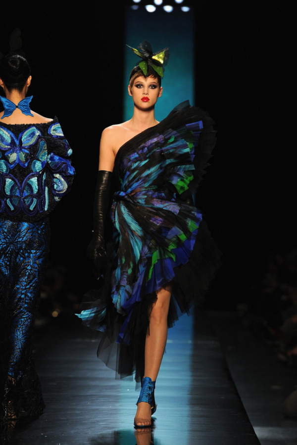 Rochie asimetrică extravagantă, marca Jean Paul Gaultier, Foto: senatus.net