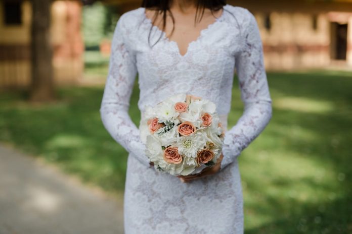 Dantela în tendințele modei din vara anului 2014