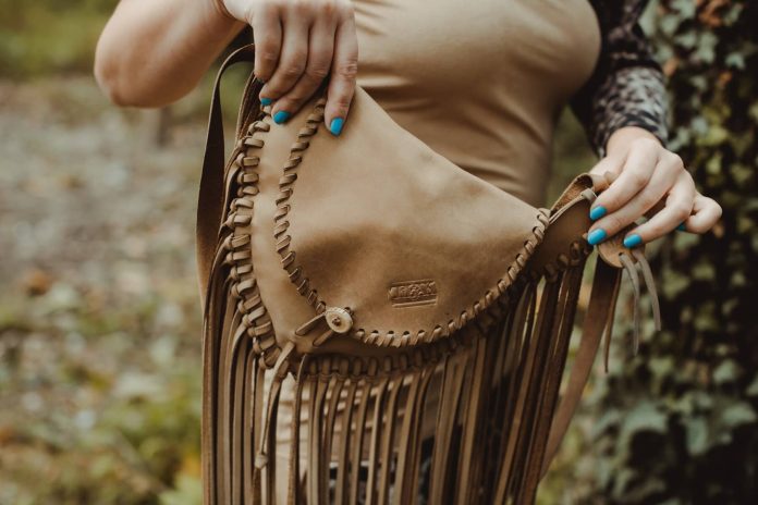 Ținuta franjurată este la modă în acest an