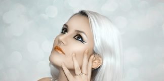 Părul blond platinat la modă în această vară Părul blond platinat la modă în această vară