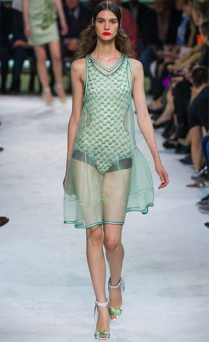 Rochie elegantă transparentă, Foto: fashionbashon.com