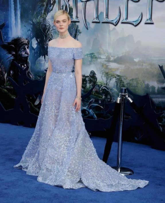Rochie lungă, cu trenă la actrița Elle Fanning, creație Elie Saab, Foto: modaesmoda.es