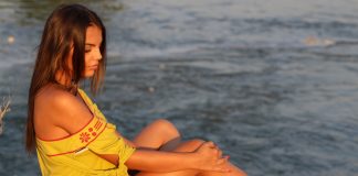 Te-ai întrebat vreodată cum se înnegrește pielea atunci când te bronzezi