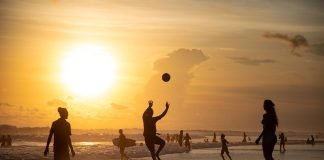 Volei pe plajă, un mod de recreere și de a slăbi eficient