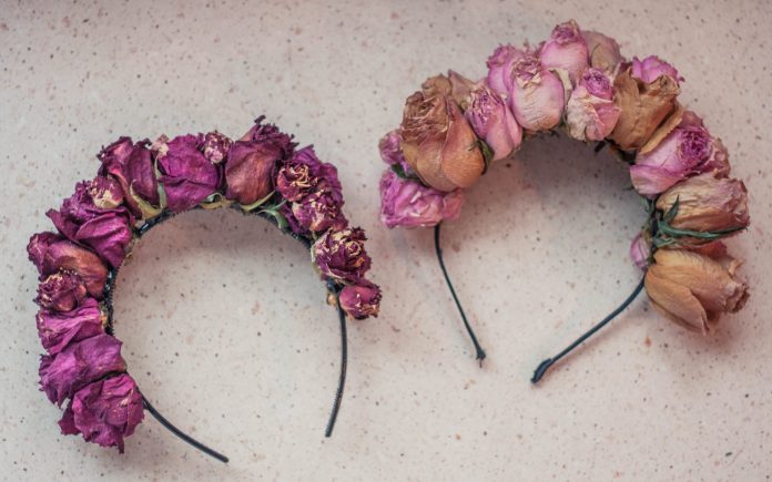 Accesorii în nuanțe de orhidee radiantă la modă in anul 2014