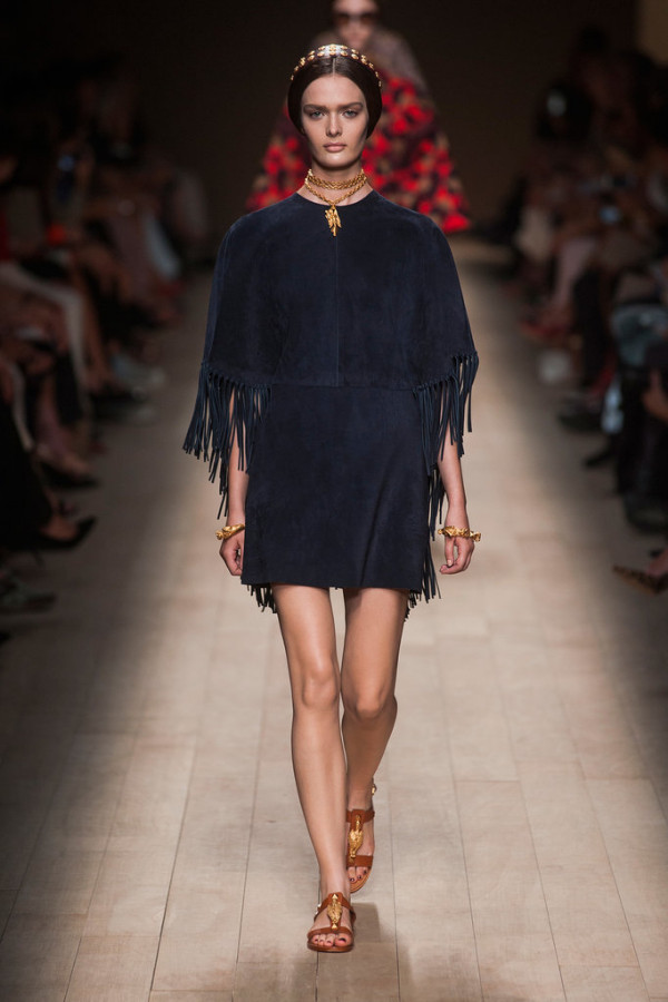 Ținută ce amintește de îmbrăcămintea indienilor din America, Foto: fabsugar.com