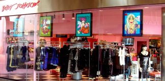 Betsey Johnson, un stil feminin excentric la modă în acest an Betsey Johnson, un stil feminin excentric la modă în acest an