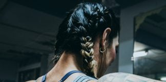 Exercițiu de rotire a umerilor pentru o poziție corectă a spatelui