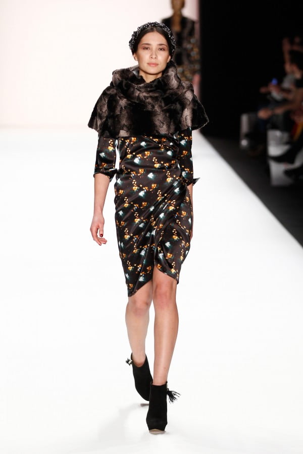 Guler de blană elegant pentru rochie, colecția Anja Gockel, Foto: thebestfashionblog.com