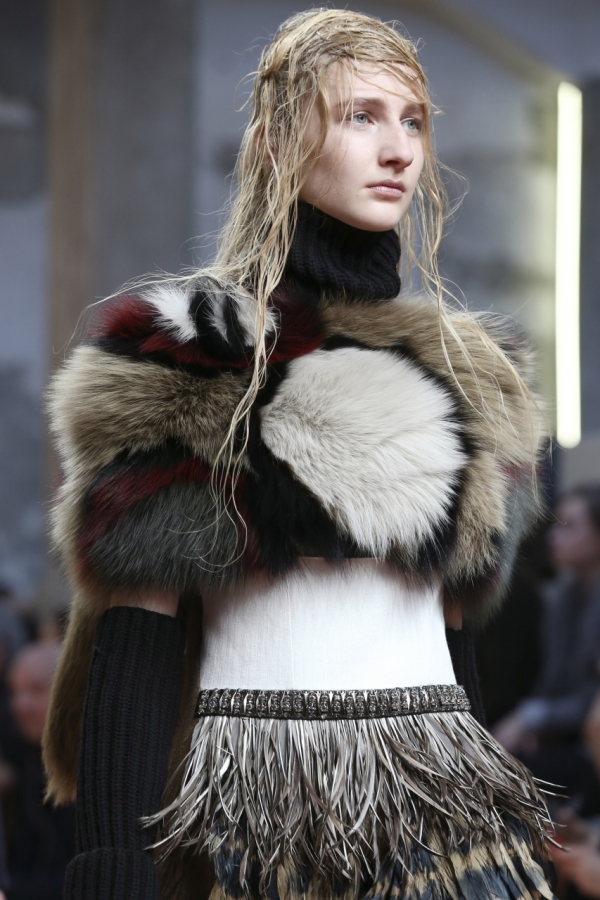 Guler de blană extravagant, Colecția Marni, Foto: olga-bubel.livejournal.com