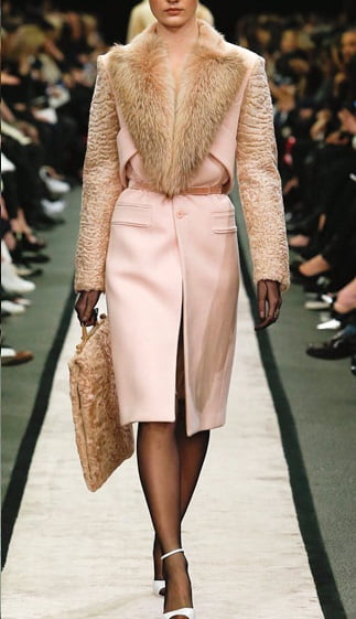 Haină elegantă cu guler de blană, Foto: weheartit.com