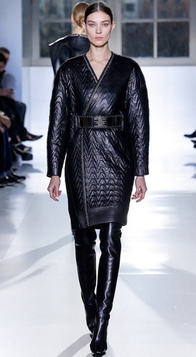 Jachetă neagră din piele marca Balenciaga, Foto: fashionbashon.com