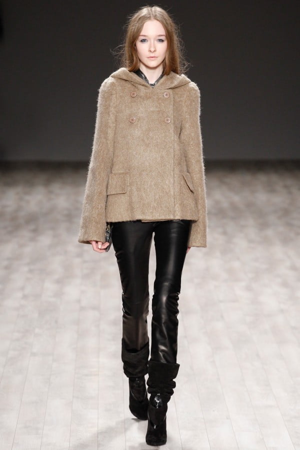 Palton scurt în tendințele modei din acest an, creație Jill Stuart, Foto: thebestfashionblog.com