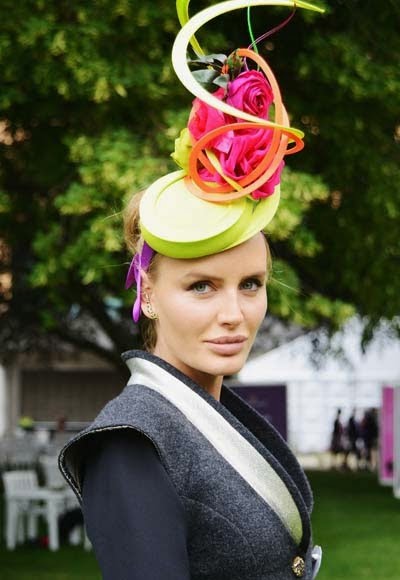 Pălarie cu motiv floral, Foto: fashionlabellust.blogsp