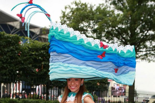 Pălărie extravagantă, Foto: mirror.co.uk