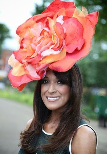 Pălărie în formă de floare, Foto: fashionlabellust.blogsp