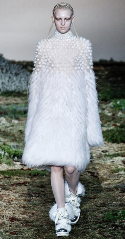 Colecția Alexander McQueen pentru toamna-iarna 2014-2015, Foto: fashionbashon.com