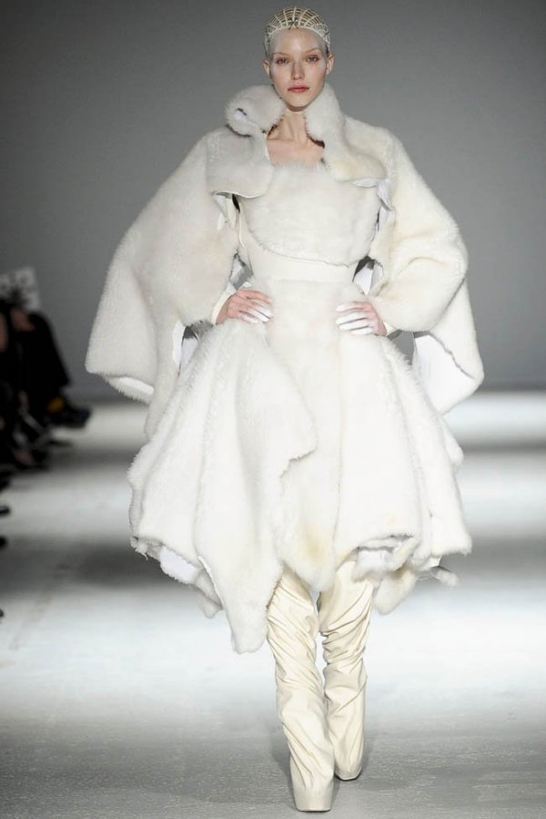 Moda Gareth Pugh în sezonul rece al acestui an, Foto: fashiongonerogue.com