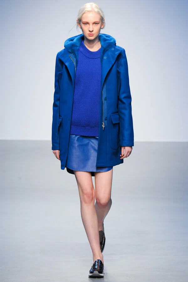 Pulover albastru la modă în acest sezon, Foto: wardrobelooks.com