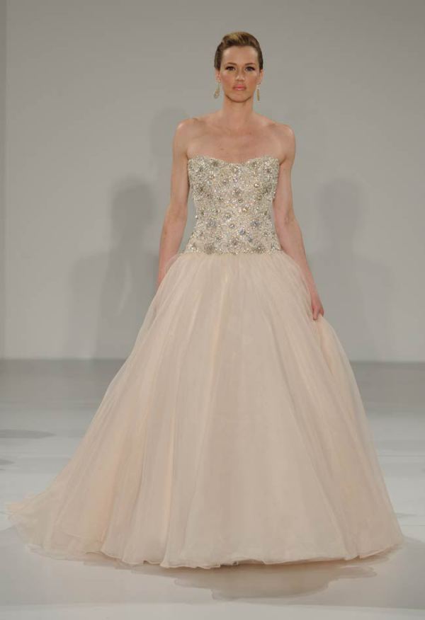 Rochie de mireasă modernă marca Maggie Sottero, Foto: blog.theknot.com