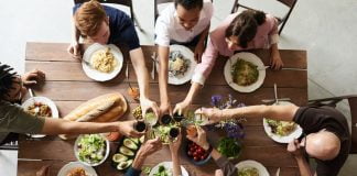 Tu știi să acorzi primul ajutor în cazul intoxicațiilor alimentare? Tu știi să acorzi primul ajutor în cazul intoxicațiilor alimentare
