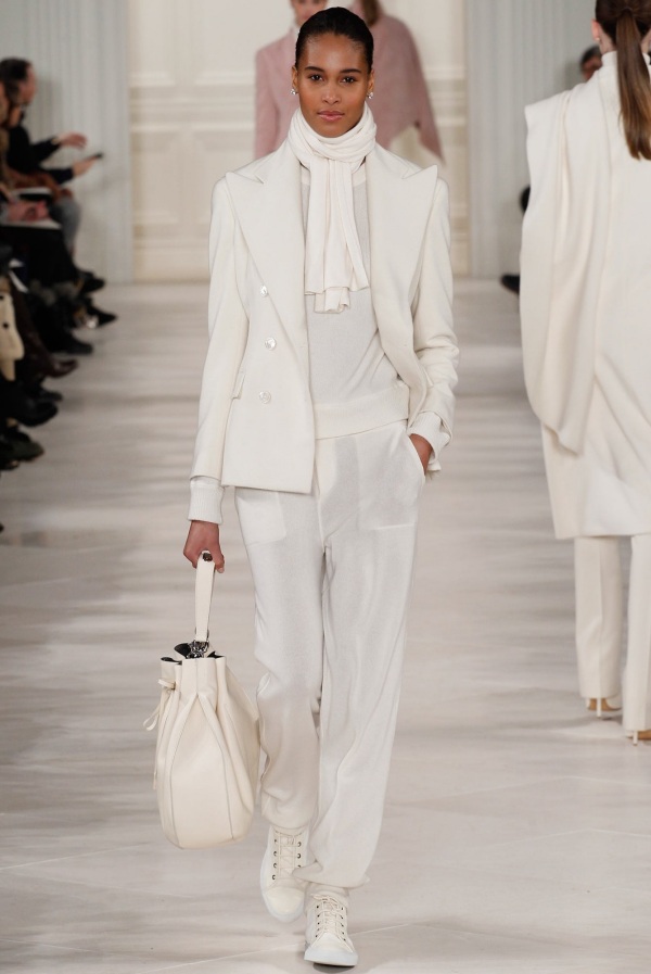 Ținută elegantă complet albă, marca Ralph Lauren, Foto: fabfashionfix.com