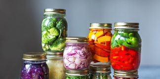 De ce este bine să consumăm legume crude murate