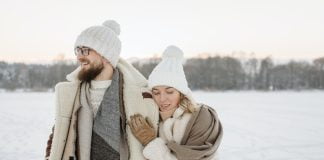 Cum să fii cool în vacanța de iarnă a acestui an? Vezi ce îmbrăcăminte se poartă