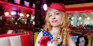 Machiaj în stilul anilor ´50, o tendință din nou la modă, care s-ar putea să-ți placă