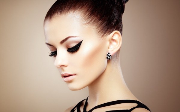 Machiaj pentru rochie neagră de ocazie, Foto: zoomwalls.com