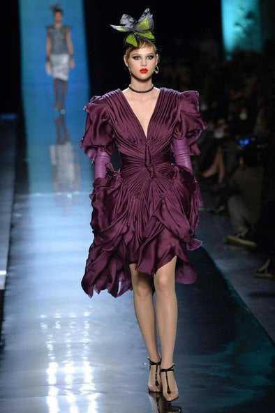 Rochie strânsă în talie astfel încât imită un fluture, Foto: fashion.erdbeerlounge.de