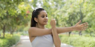 Exerciții de stretching pentru umeri – Pentru mobilitatea umerilor și cefei