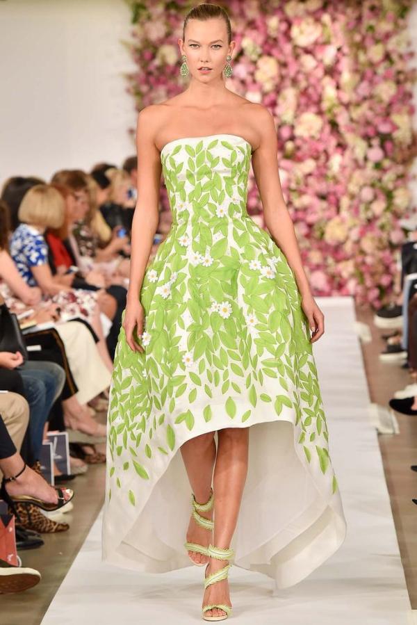 Rochie albă cu imprimeu vernil Oscar de la Renta, Foto: everaftermiami.com
