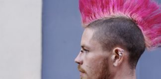 Coafuri trendy punk care se poartă în anul 2015? Cele mai creative coafuri în stil punk Coafuri trendy punk care se poartă în anul 2015 Cele mai creative coafuri în stil punk